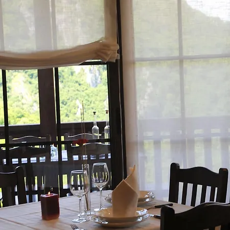 El Quesar De Gamoneo Hotel