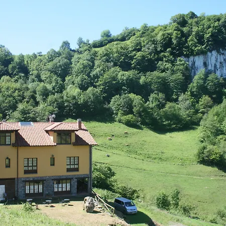 El Quesar De Gamoneo Hotel 3*