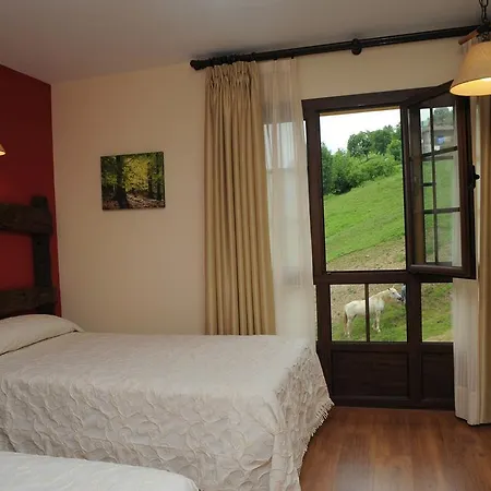 El Quesar De Gamoneo Hotel 3*