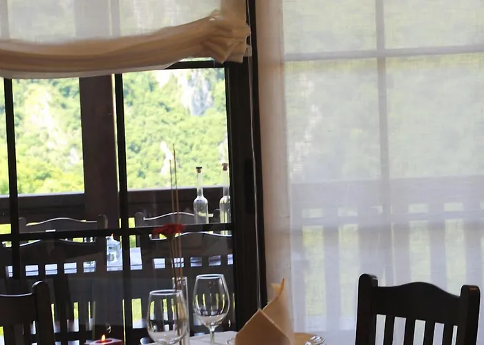 El Quesar De Gamoneo Hotel