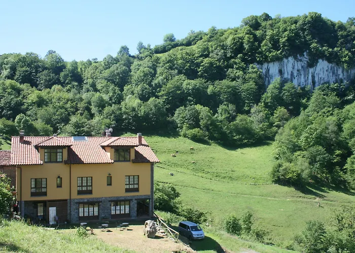 El Quesar De Gamoneo Hotel 3*