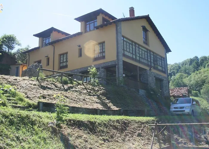 El Quesar De Gamoneo Hotel 3*